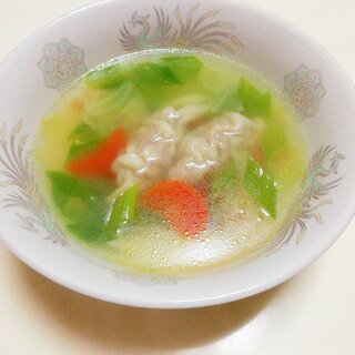 餃子と野菜の中華スープ